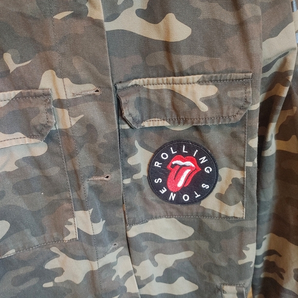 FOREVER21 Olive Jean Camouflage Rolling Stones Patch Utility Jacket - Picture 9 of 12
